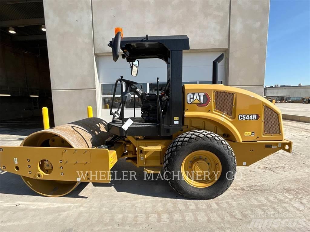 CAT CS44B 单轮压路机