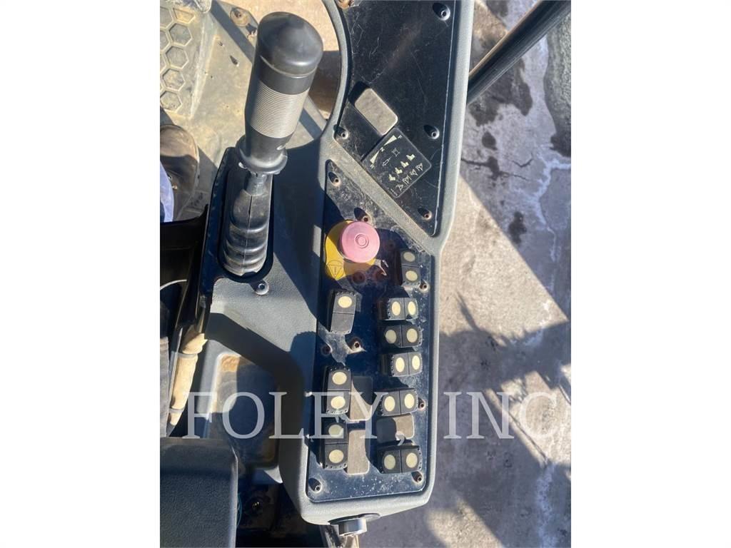 CAT CS44B 单轮压路机