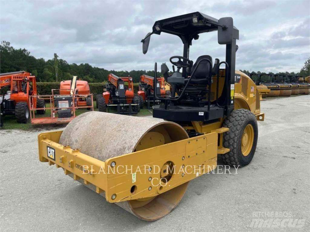 CAT CS44B 单轮压路机