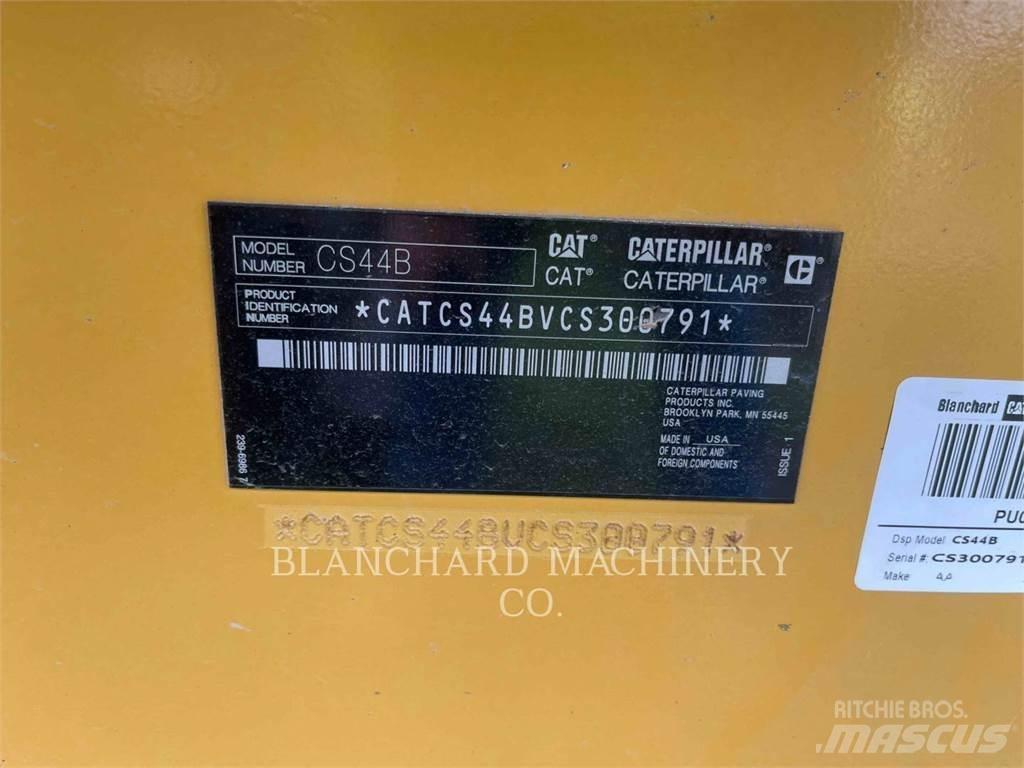 CAT CS44B 单轮压路机