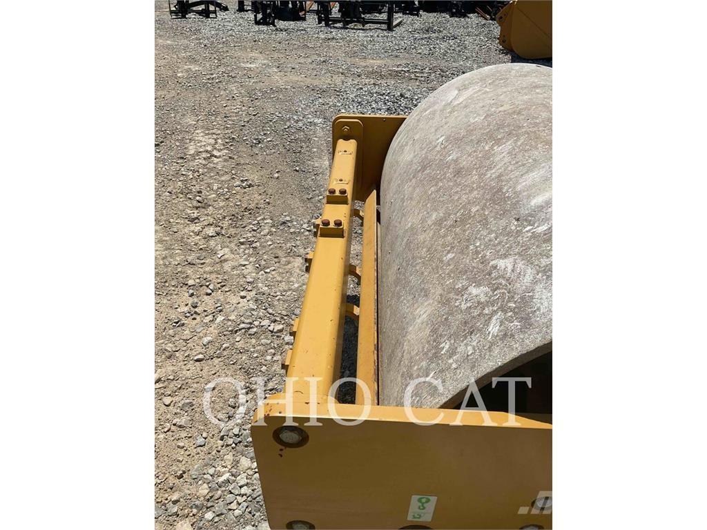 CAT CS44B 复合式压路机