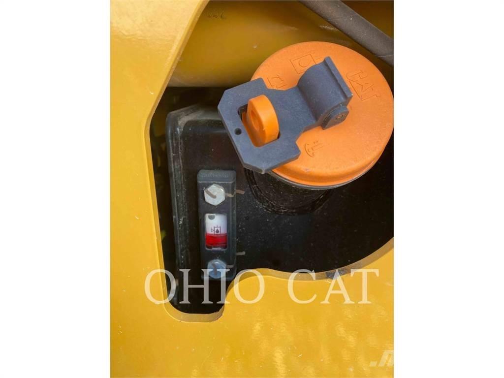 CAT CS44B 复合式压路机