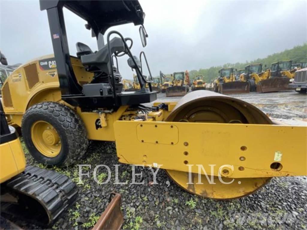 CAT CS44B 单轮压路机
