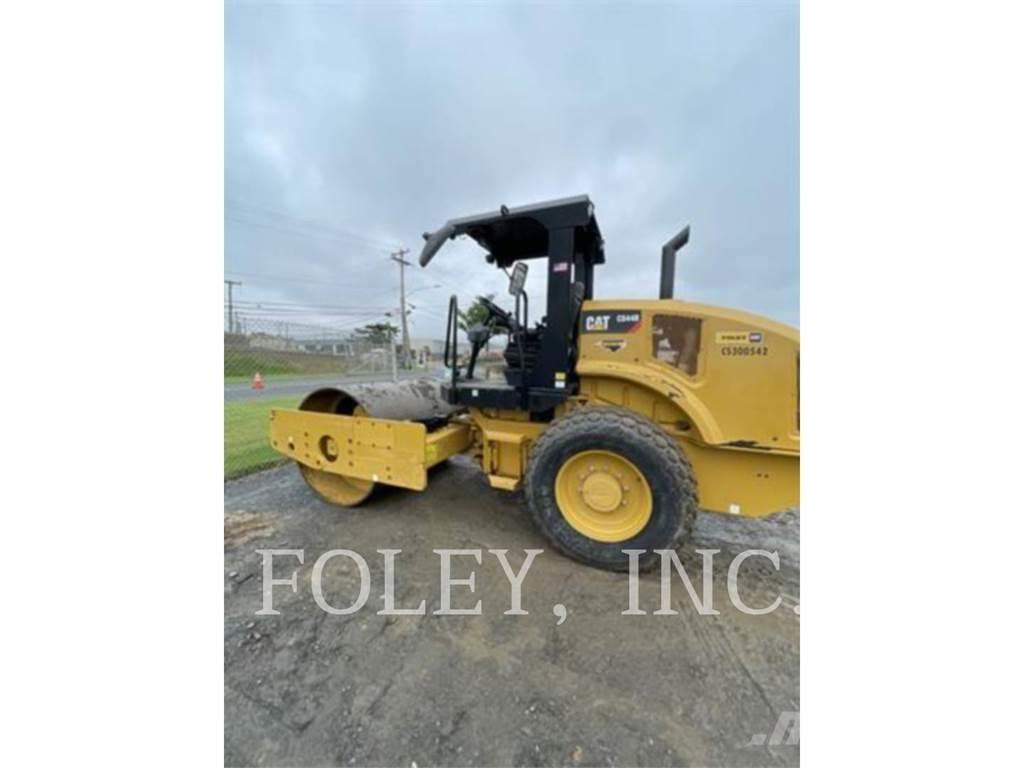 CAT CS44B 单轮压路机