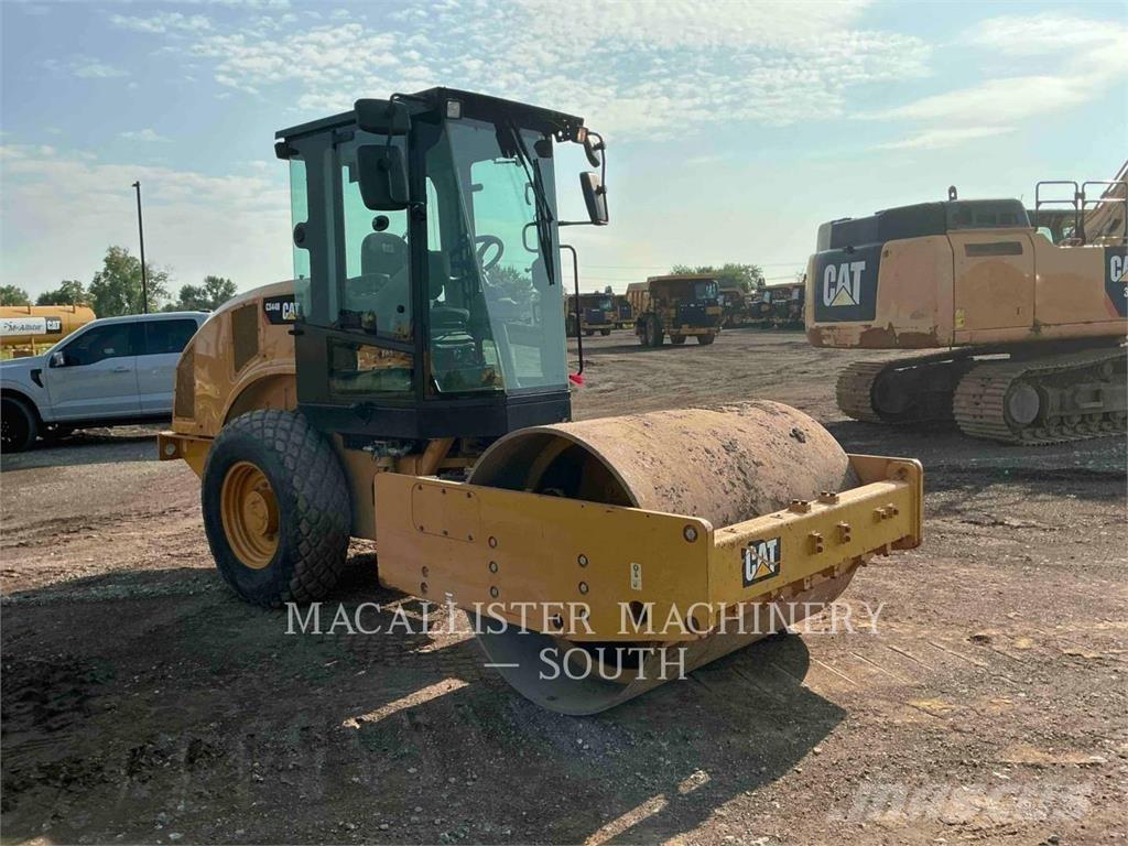 CAT CS44B 单轮压路机
