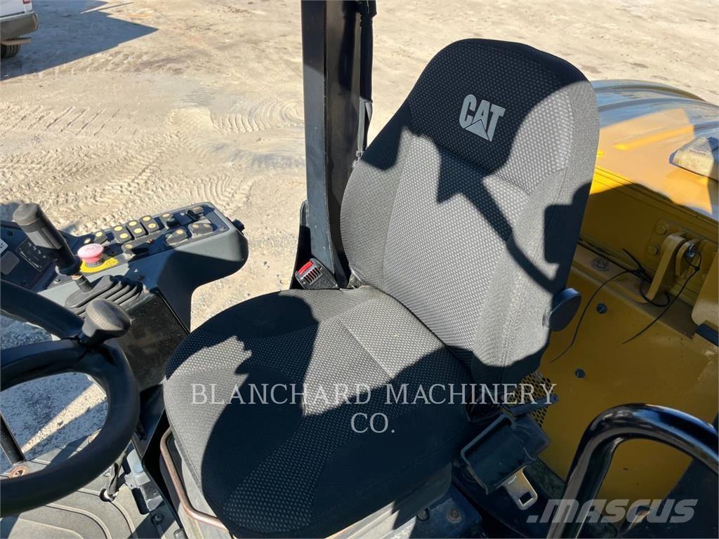 CAT CS44B 单轮压路机