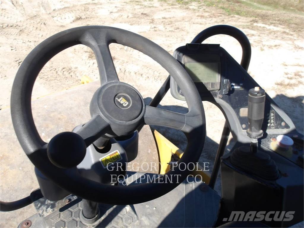 CAT CS44B 单轮压路机