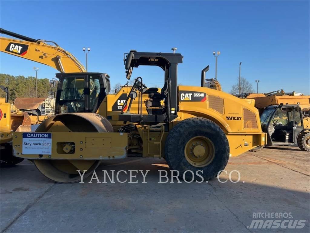 CAT CS54 土壤压实机