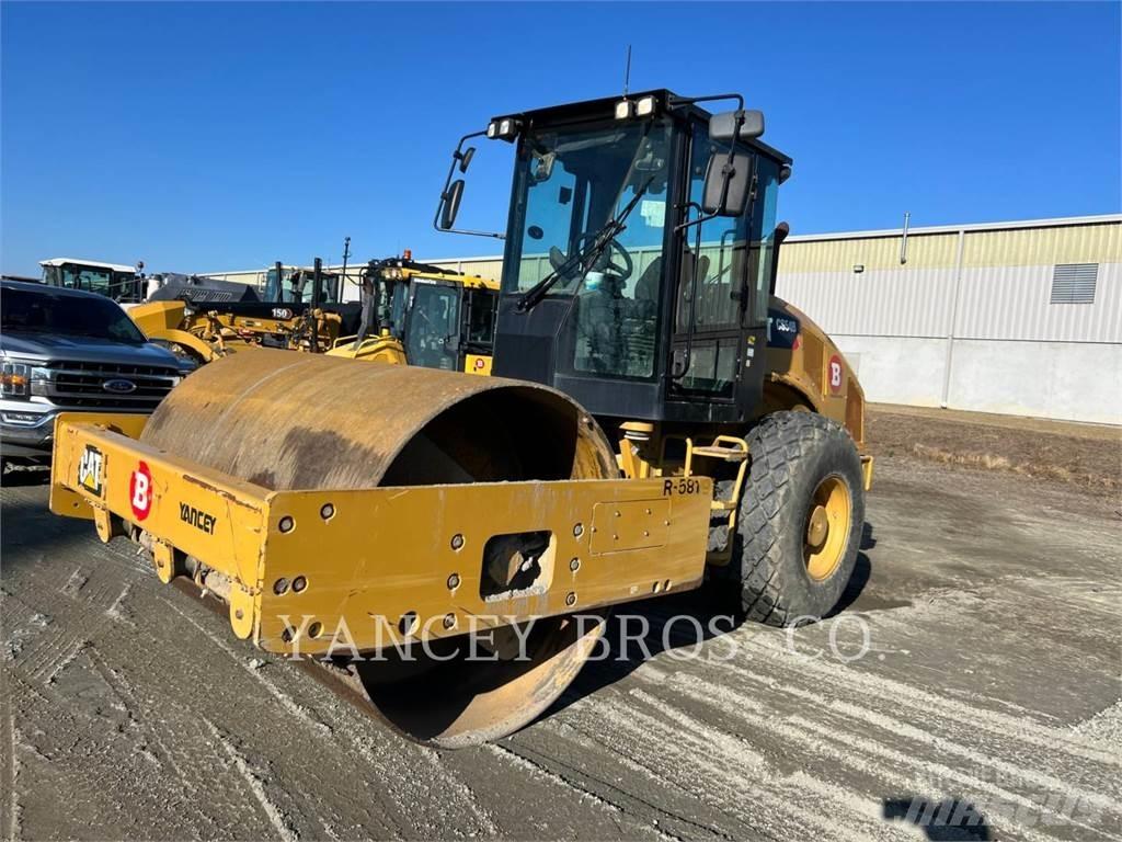 CAT CS54B 土壤压实机