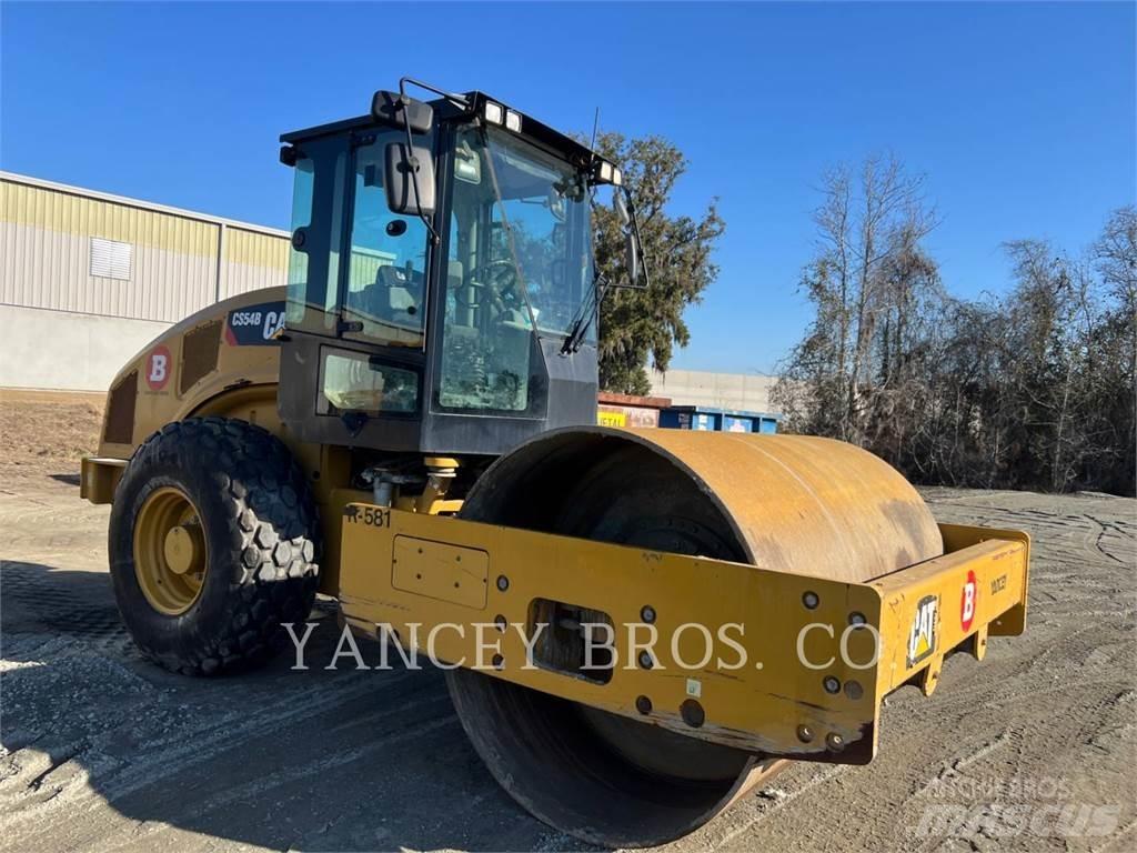 CAT CS54B 土壤压实机