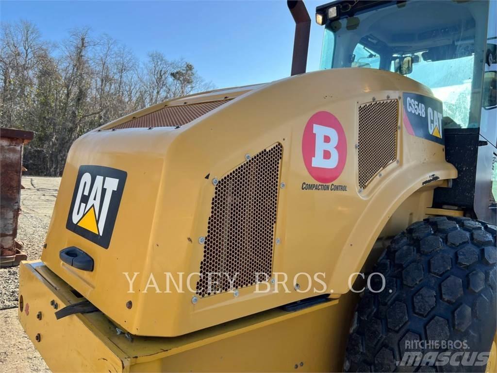 CAT CS54B 土壤压实机