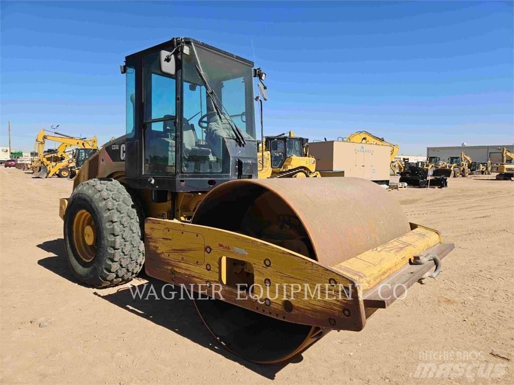 CAT CS56 土壤压实机
