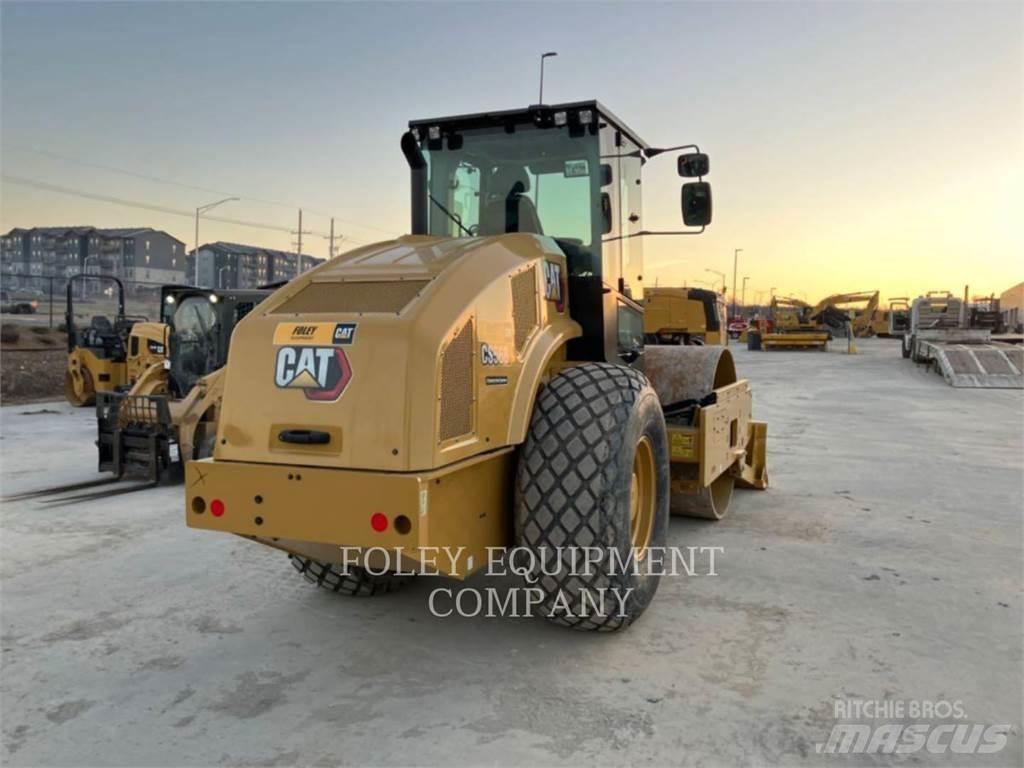 CAT CS56B 土壤压实机
