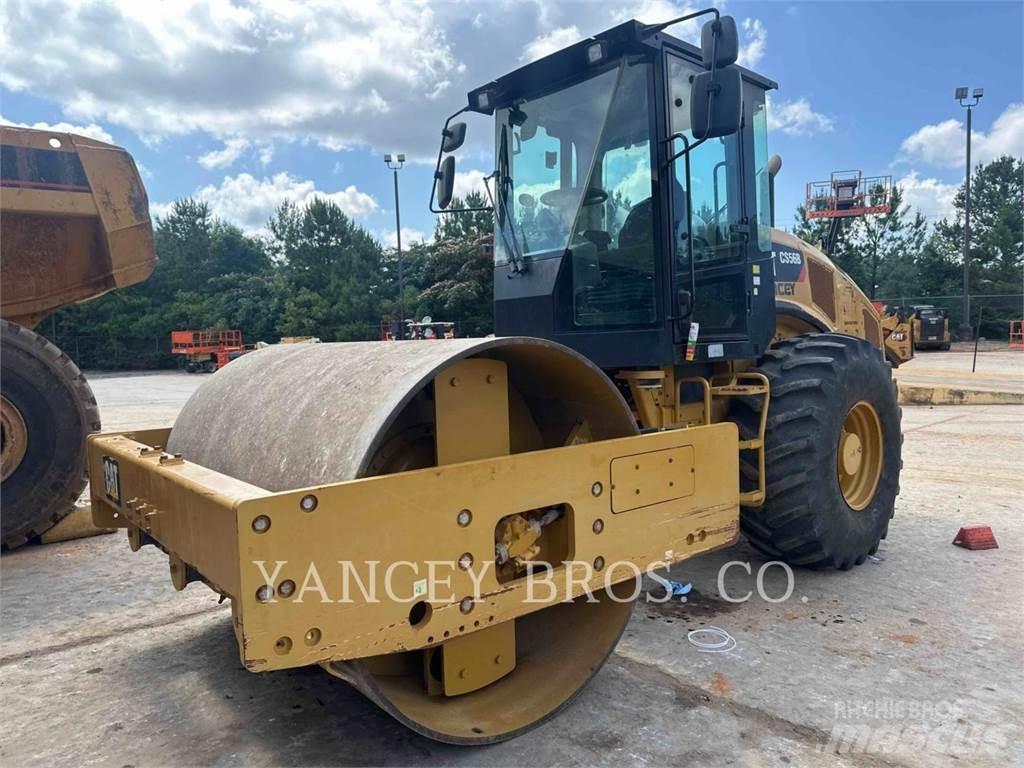 CAT CS56B 土壤压实机