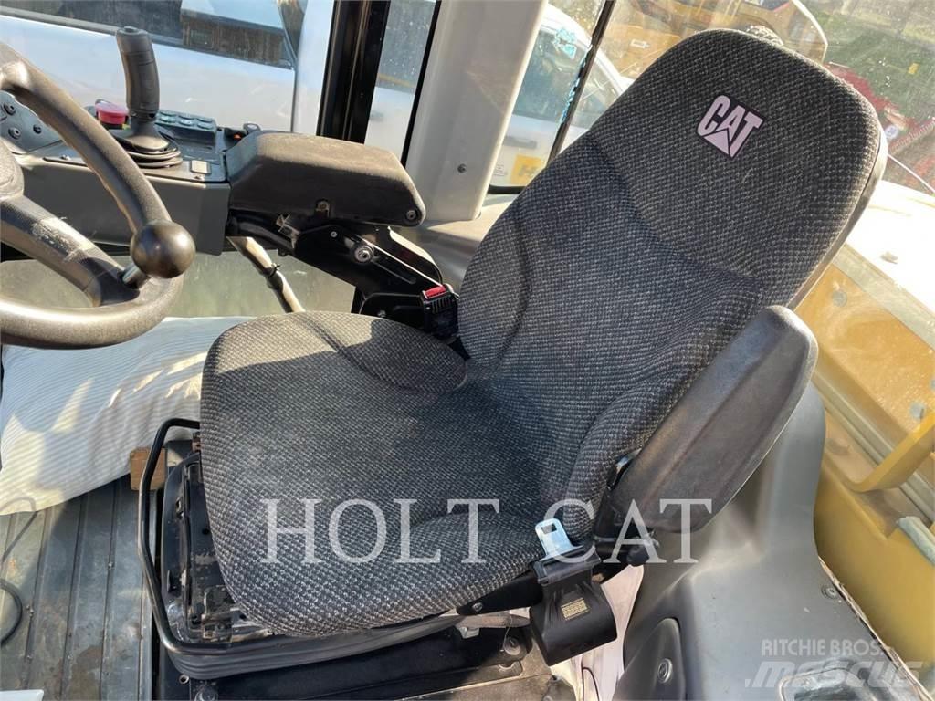 CAT CS56B 单轮压路机