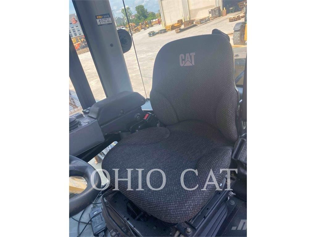 CAT CS56B 复合式压路机