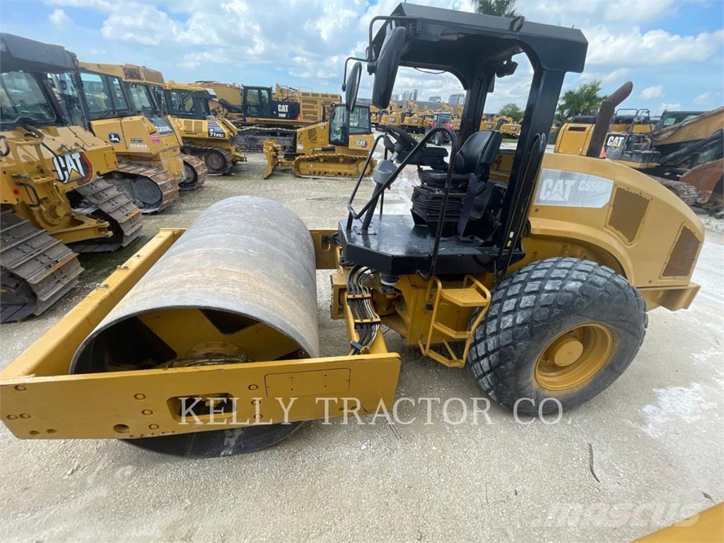 CAT CS56B 单轮压路机