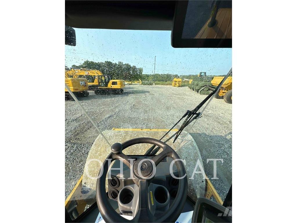 CAT CS56B 复合式压路机