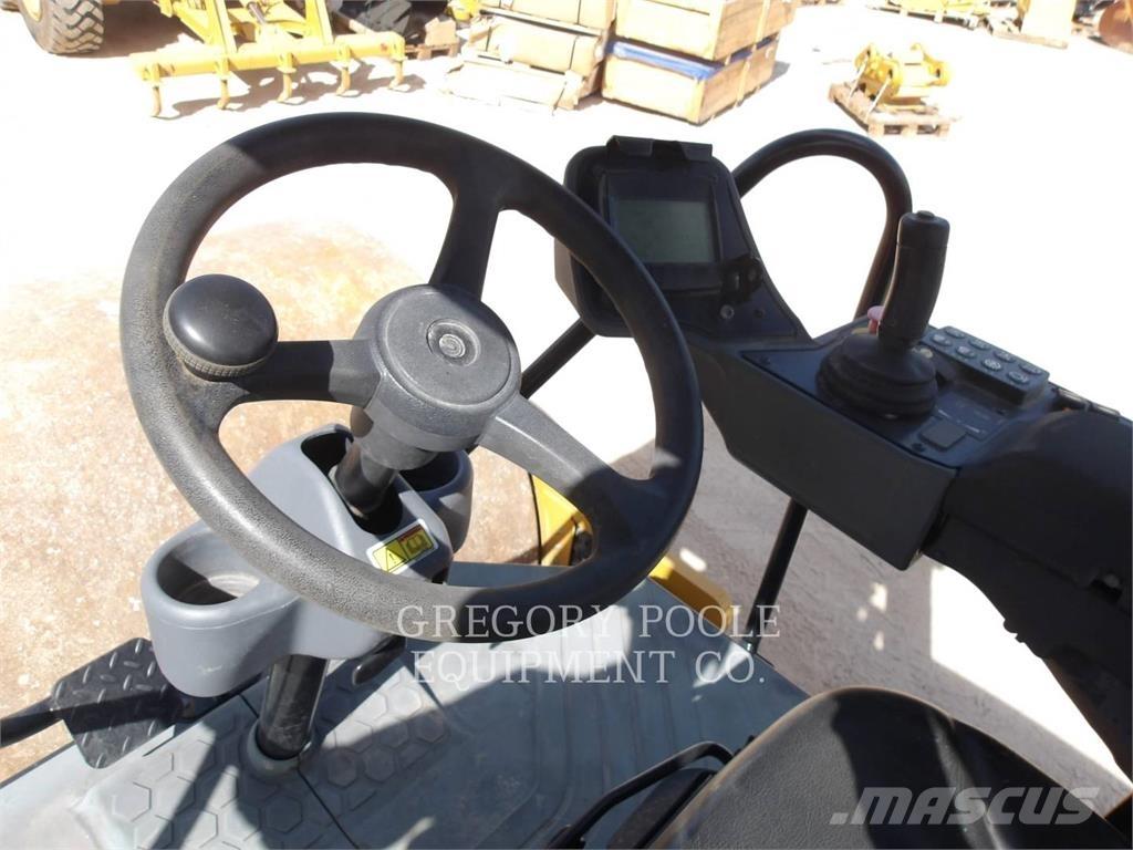 CAT CS56B 单轮压路机