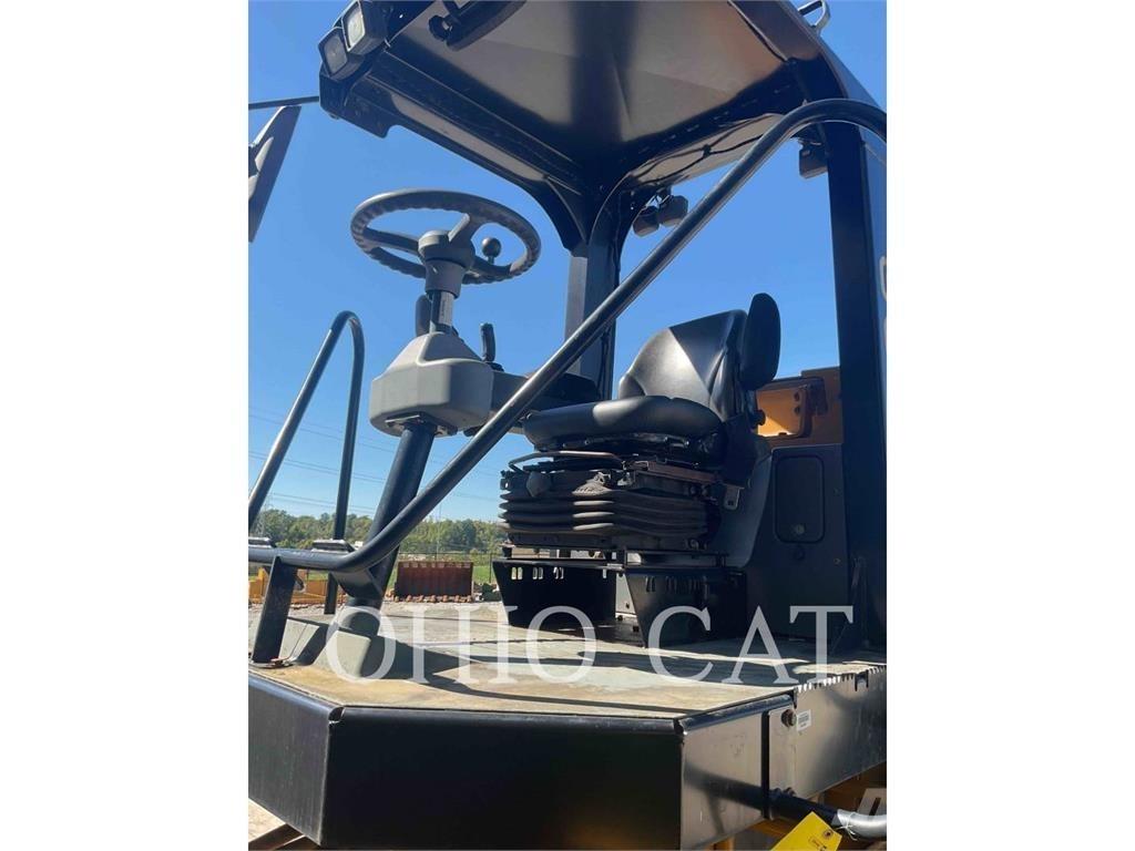 CAT CS56B 单轮压路机