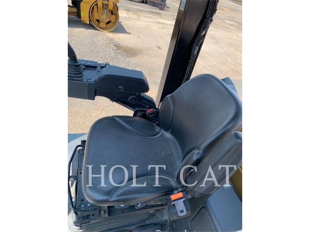 CAT CS64B 单轮压路机
