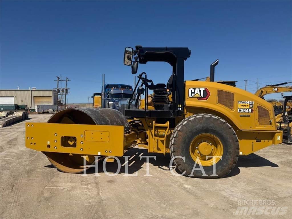 CAT CS64B 单轮压路机