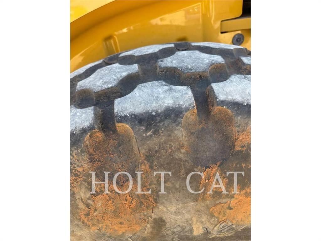 CAT CS64B 单轮压路机