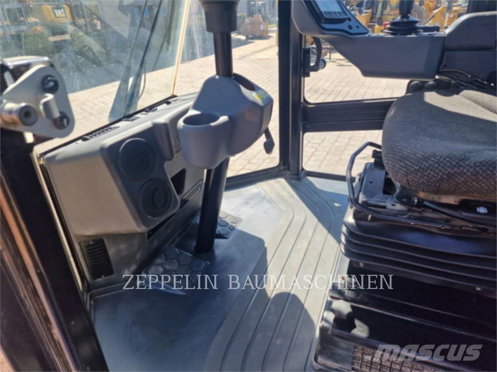 CAT CS66B 土壤压实机