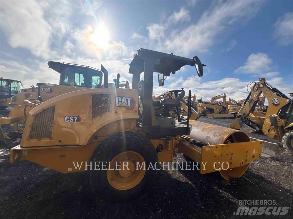 CAT CS7 单轮压路机