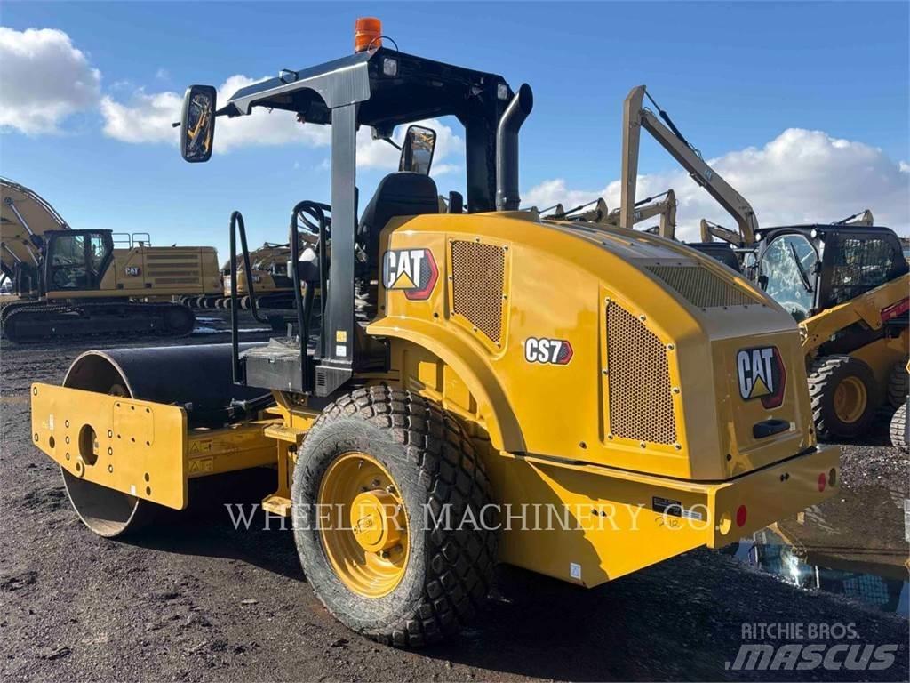CAT CS7 单轮压路机