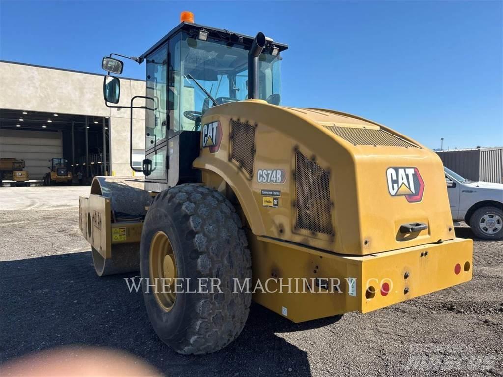 CAT CS74B 单轮压路机