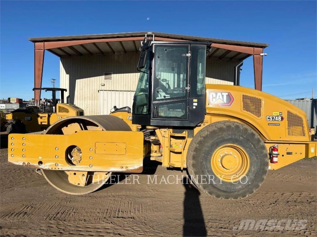 CAT CS74B 单轮压路机