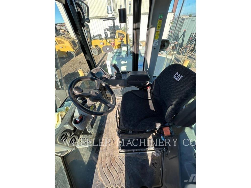 CAT CS74B 单轮压路机