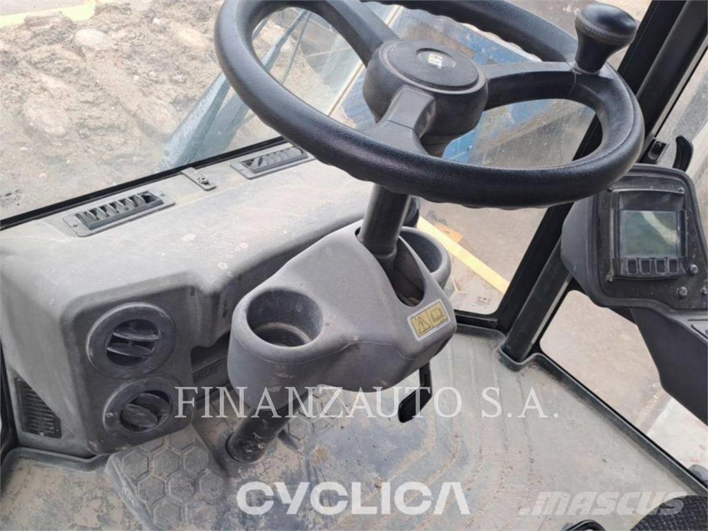 CAT CS74B 单轮压路机