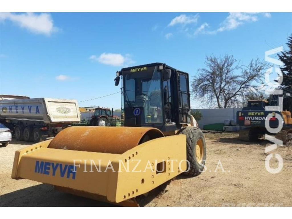 CAT CS76XTFV 单轮压路机