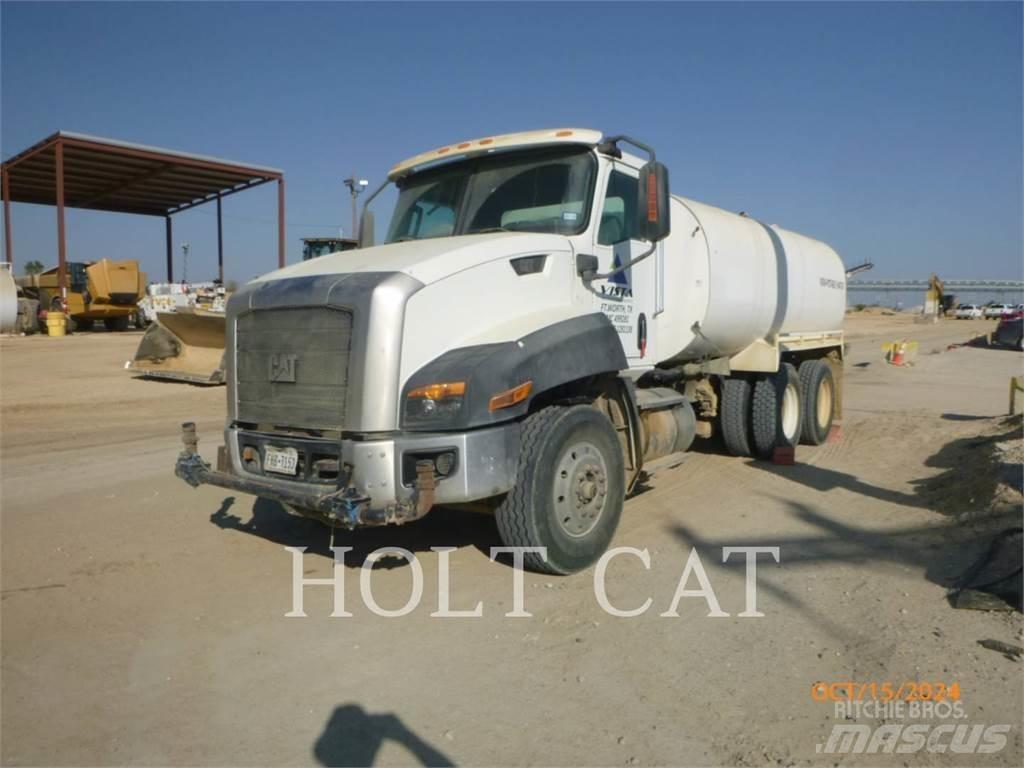 CAT CT660S SBA 6X4 油罐车