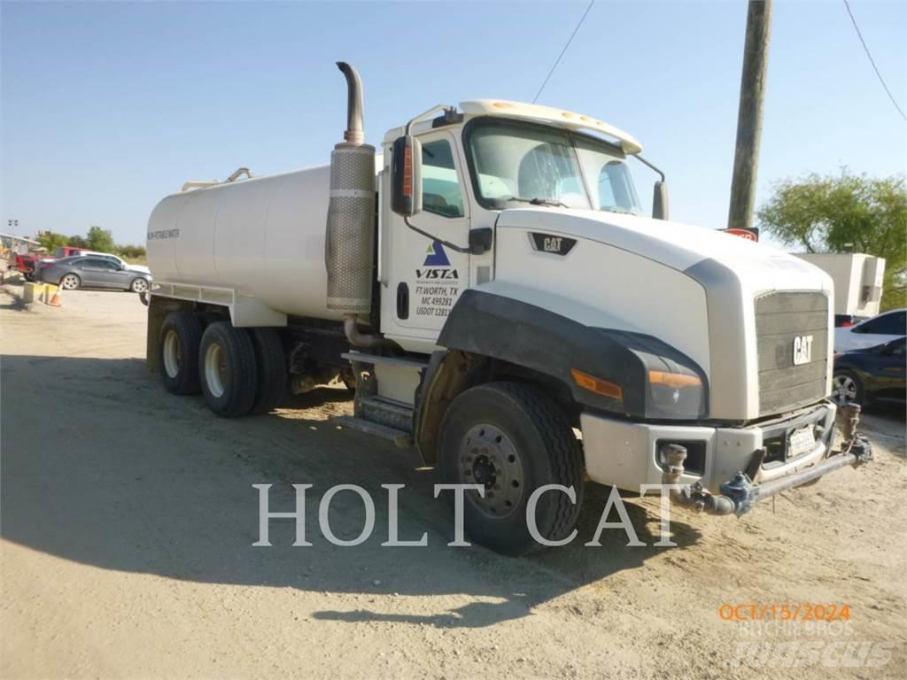 CAT CT660S SBA 6X4 油罐车