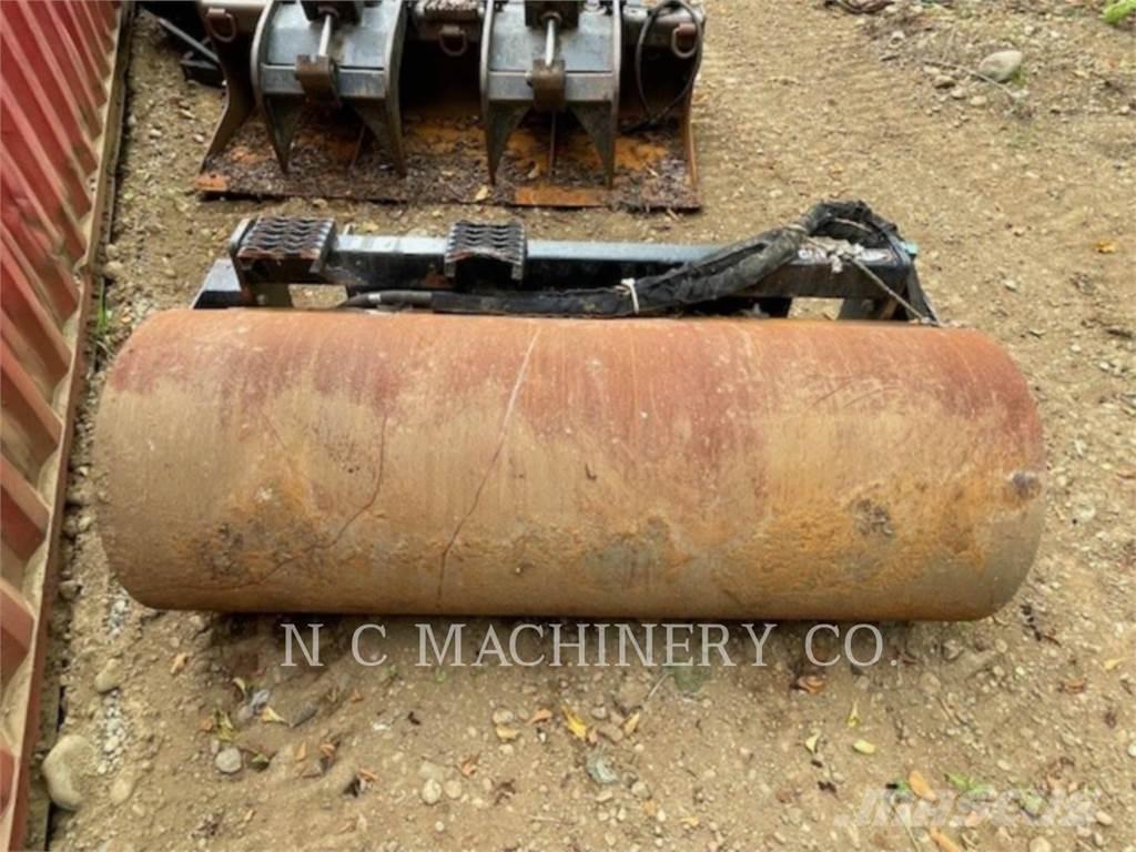 CAT CV117 滑移装载机