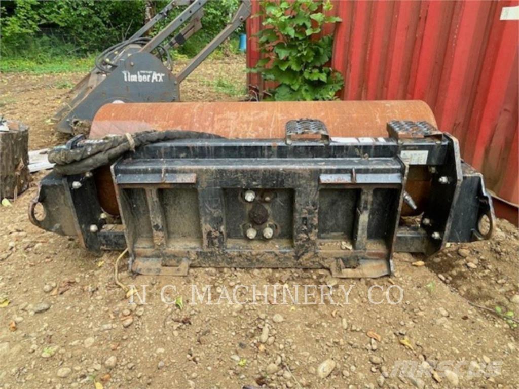 CAT CV117 滑移装载机