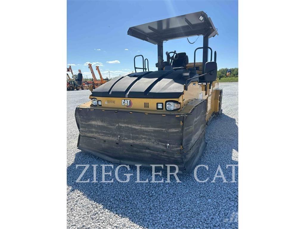 CAT CW 34 胶轮压路机