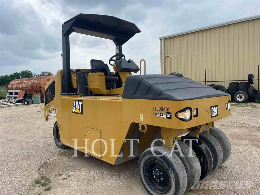 CAT CW14 胶轮压路机