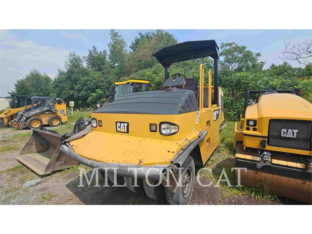 CAT CW14 胶轮压路机