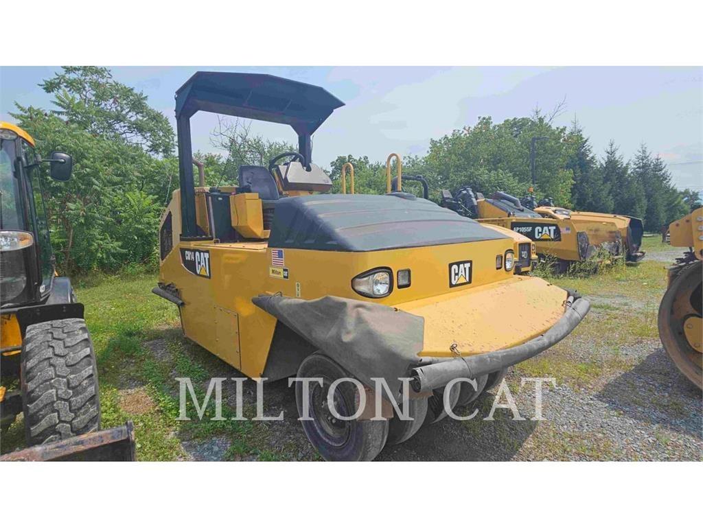 CAT CW14 胶轮压路机