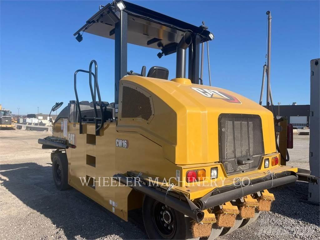 CAT CW16 胶轮压路机