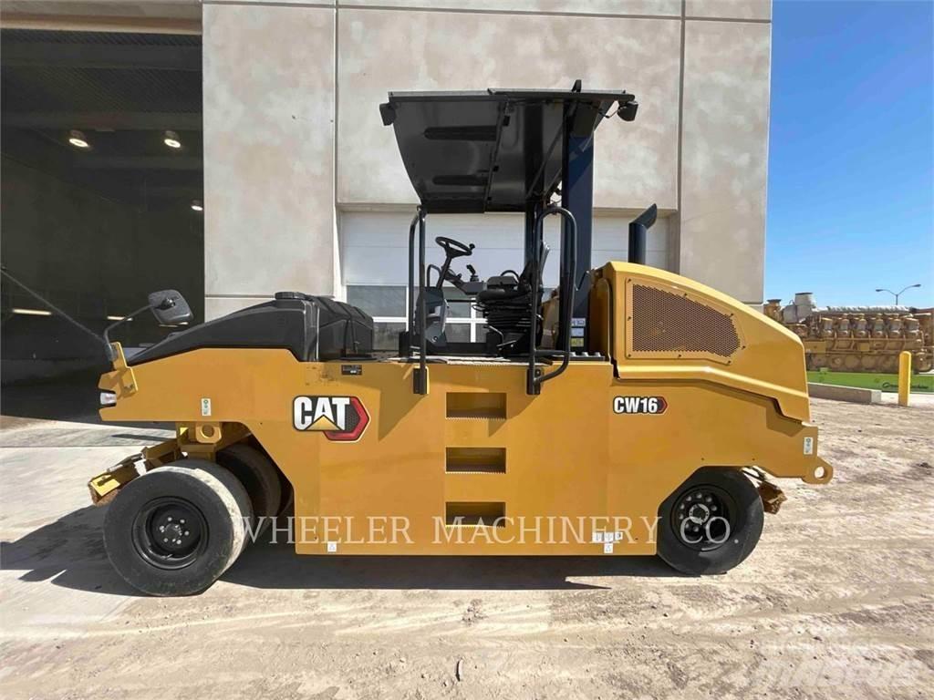 CAT CW16 胶轮压路机