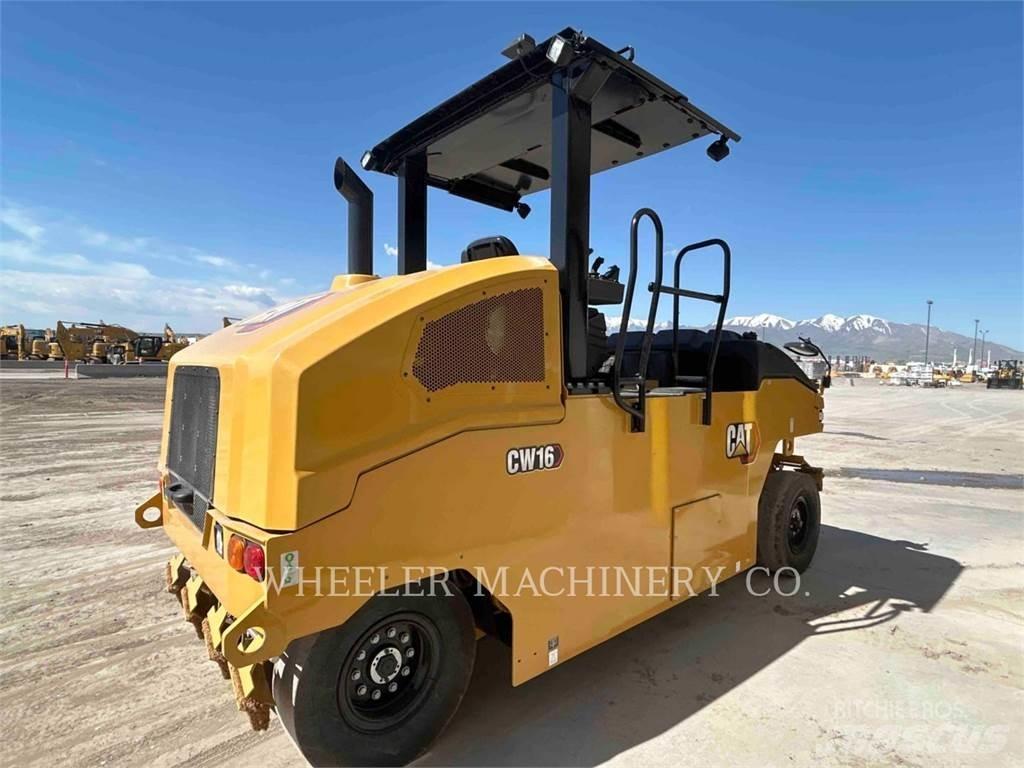 CAT CW16 胶轮压路机
