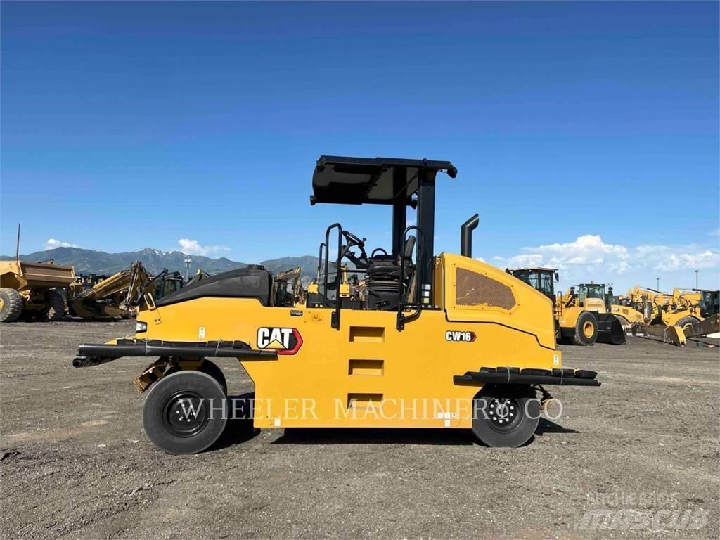 CAT CW16 胶轮压路机