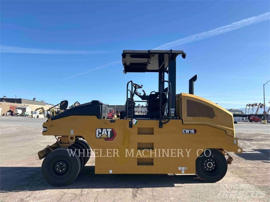 CAT CW16 胶轮压路机