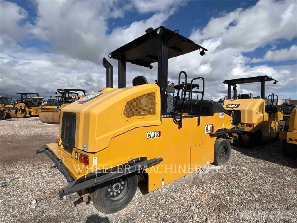 CAT CW16 胶轮压路机
