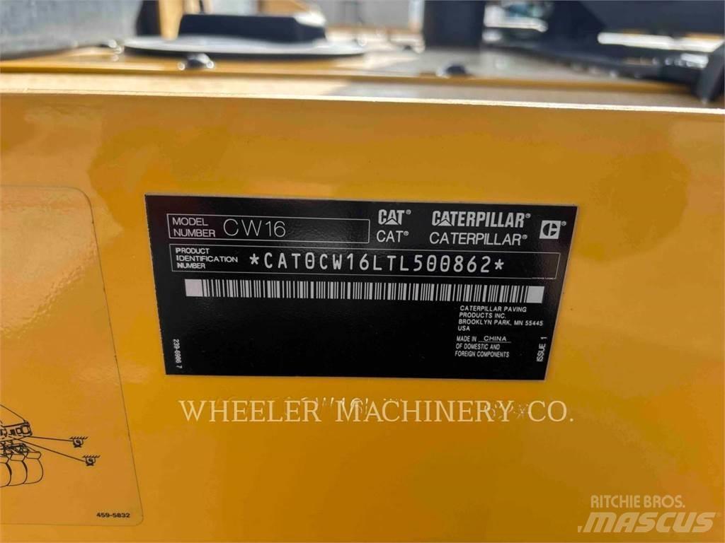 CAT CW16 胶轮压路机